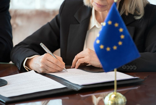 Změna statutu Soudního dvora EU účinná od 01.09.2024 Články & Novinky #125 V Úředním věstníku EU byla zveřejněna významná změna statutu Soudního dvora EU, která vstoupí v platnost od 1.9.2024.