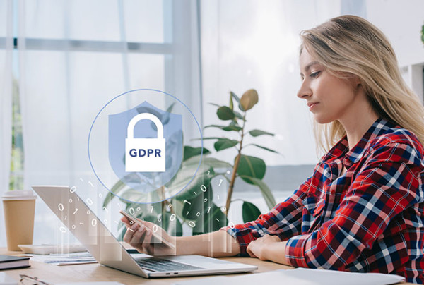 Online sociální síť, která získala osobní údaje uživatele pro účely cílené reklamy, je nemůže použít bez časového omezení a bez ohledu na povahu těchto údajů